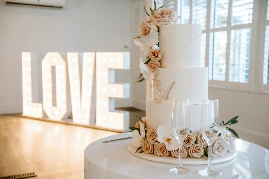 Wedding Cake LOVE Reception