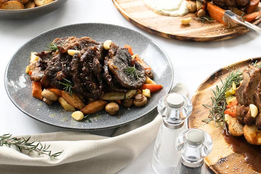 Roasted Beef Roasted vegetables – Confit Garlic – Fried thyme – Maldon sea salt flakes (GF/NF) Roasted Beef Roasted vegetables – Confit Garlic – Fried thyme – Maldon sea salt flakes (GF/NF)