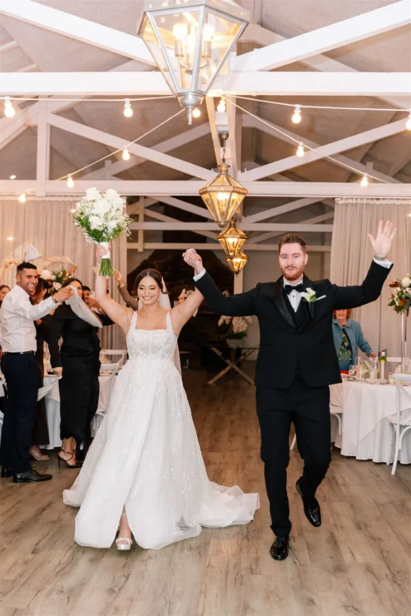 MT-405_websize Bride and Groom Wedding Venue Driveway Large Property